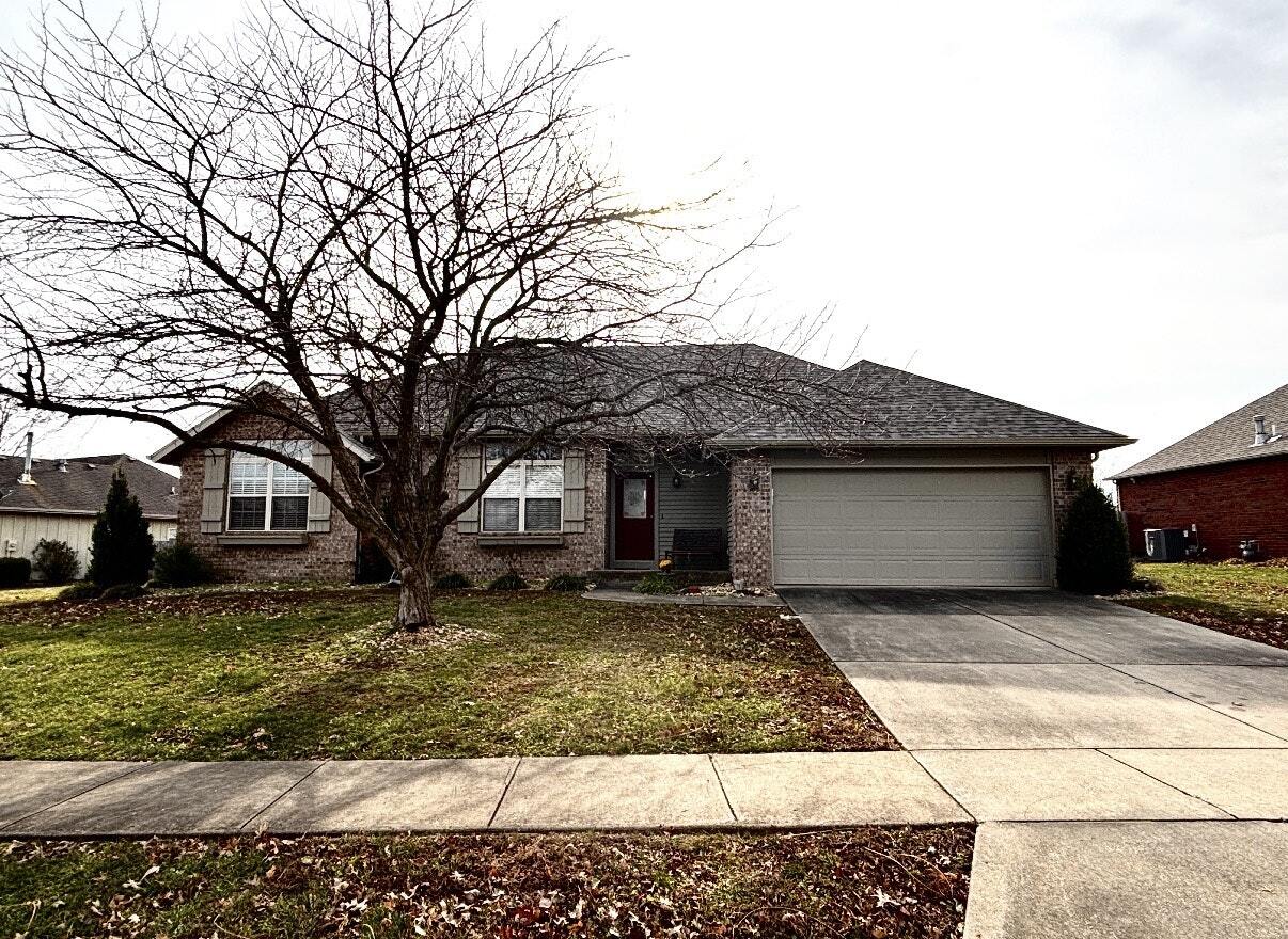 Photo - 812 E Spring Dr