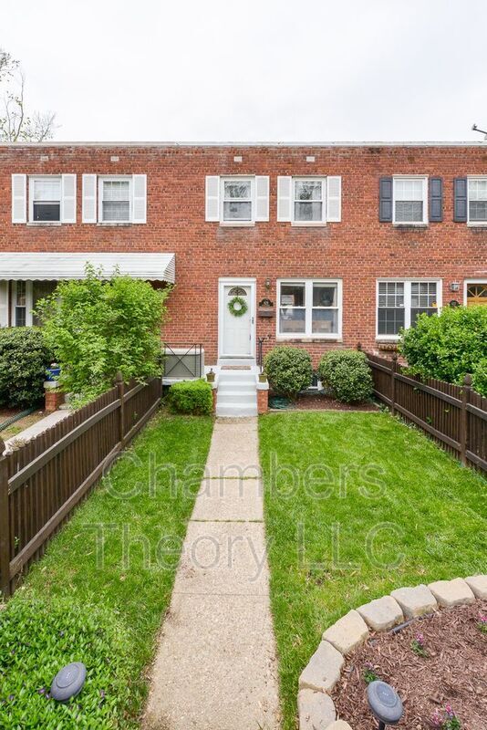 Building Photo - 629 S Henry St