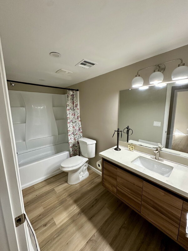 Photo - 2029 W Adams St