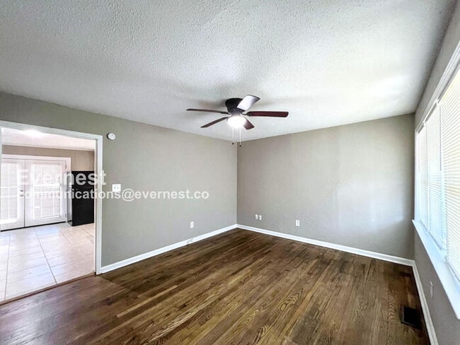 Photo - 825 W South St