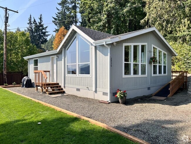 Building Photo - FULLY FURNISHED 2bed 1.5 bath HOME Waterfront