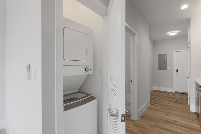 Photo - 1531 W Howard St Unit 404