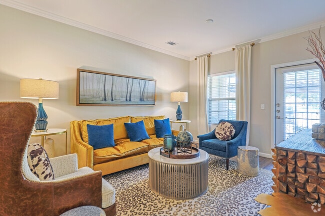 1BR, 1BA, 802 SF Summit | Living Area