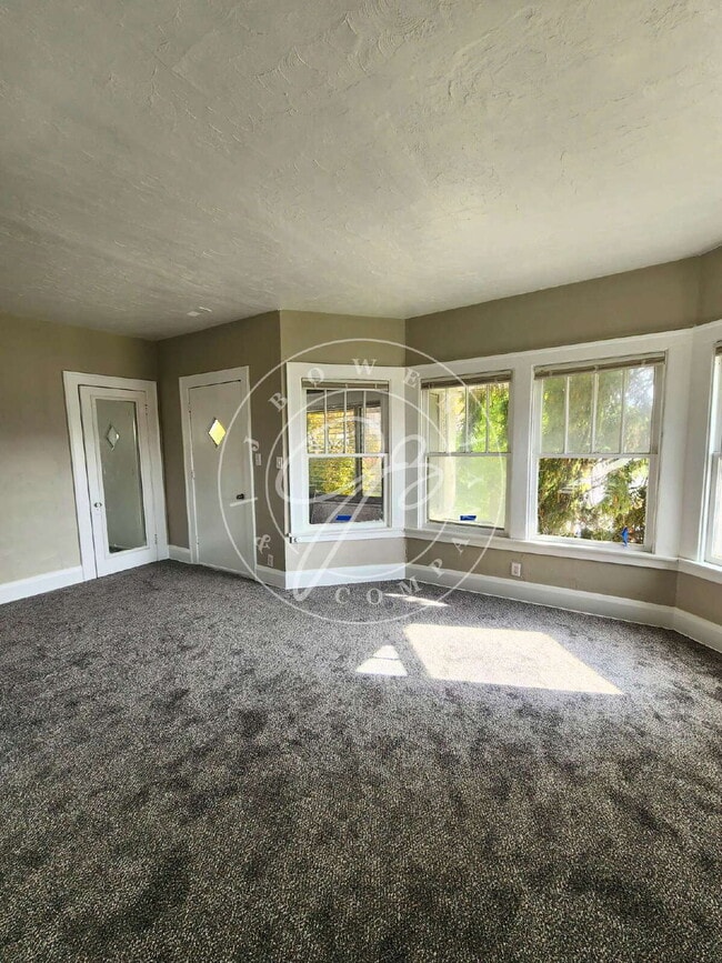 Photo - 2 bedroom Upper unit- over 1200 sq feet! P... Unit 2