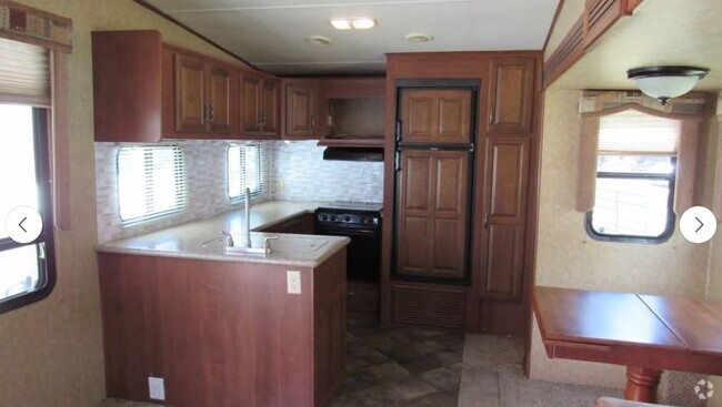 Building Photo - 745 Lee Road 600 Unit 4 Rental