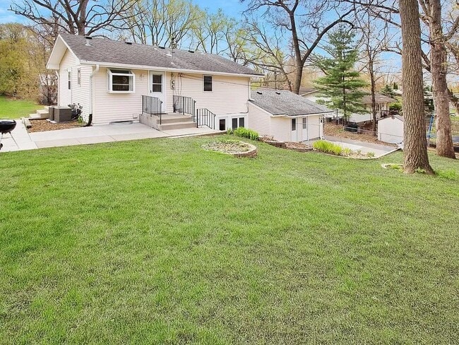 Photo - 2657 Magnolia Ln N