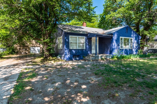 Photo - 1421 N Holyoke St