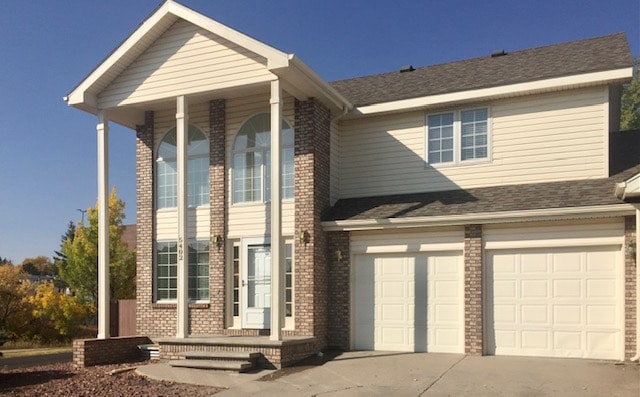 Building Photo - Tremendous Twin Home!