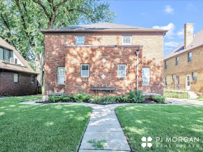 Building Photo - 2 bedroom duplex for rent in Midtown!