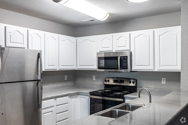 2BR, 2BA - 1040SF