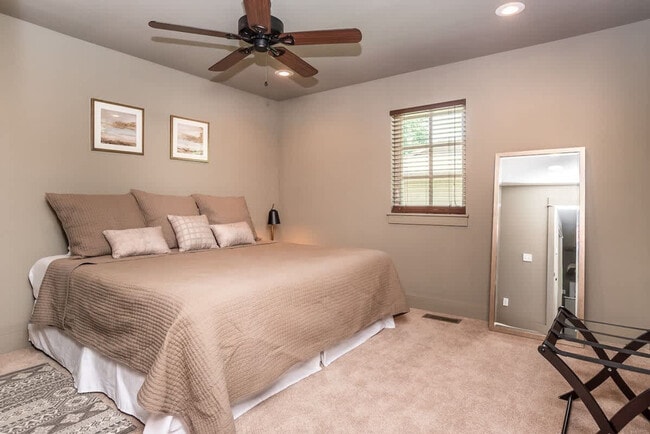 Photo - 303 NW F St Unidad ID1241333P