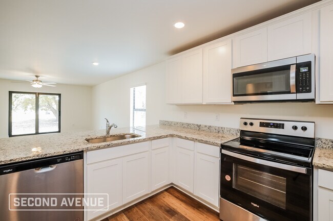 Photo - 908 NE 18th St