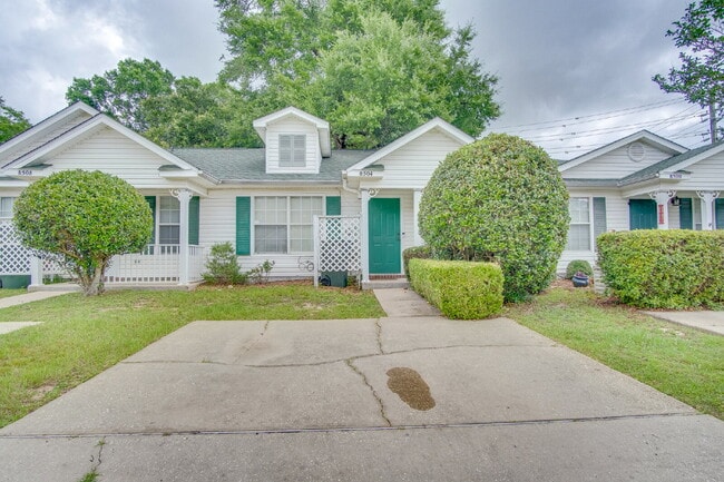 Adorable Updated 2BR Cottage-Style Townhom... - Adorable Updated 2BR Cottage-Style Townhom... Apartment