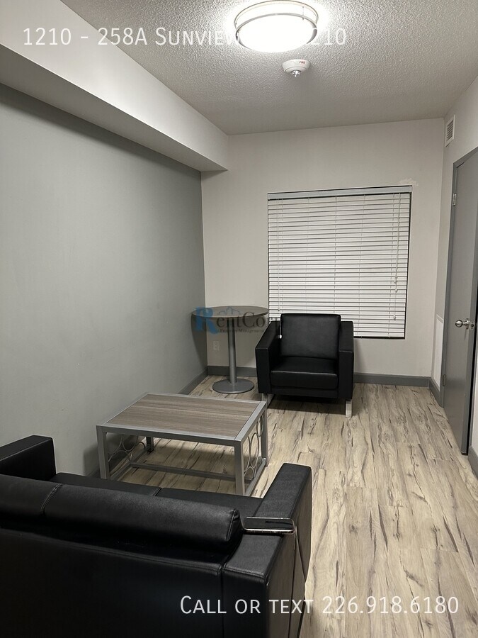 Photo - 258A-258A Sunview St