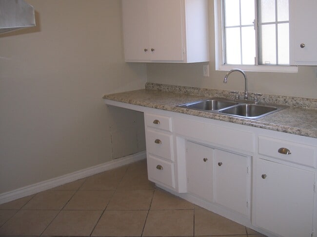 Photo - 2378 Chanslor St Unit 3