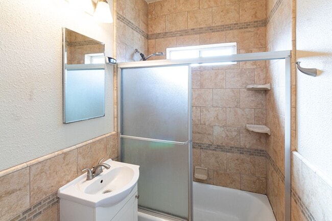 Photo - 1324 N Peterson Ave Unidad 07