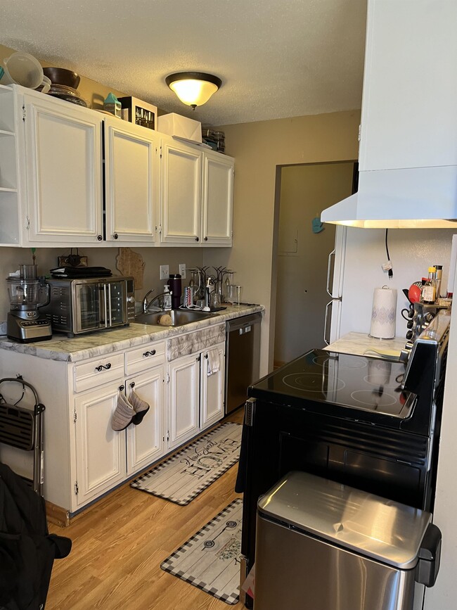 Photo - 805 Smetana Rd