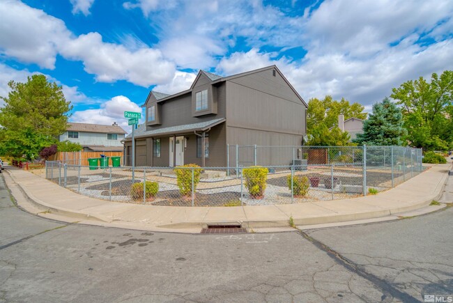 Photo - 2977 Pinebrook Dr House