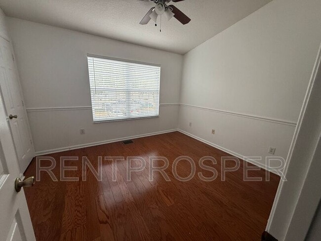 Photo - 915 Vineland Pl