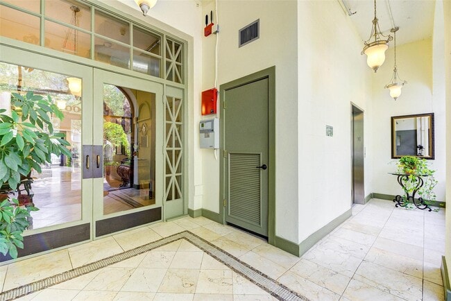 2700 Albany St Unit 3B