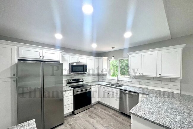 Beautifully Renovated Home on Corner Lot w... - Beautifully Renovated Home on Corner Lot w...
