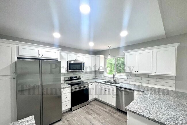 Building Photo - Beautifully Renovated Home on Corner Lot w...