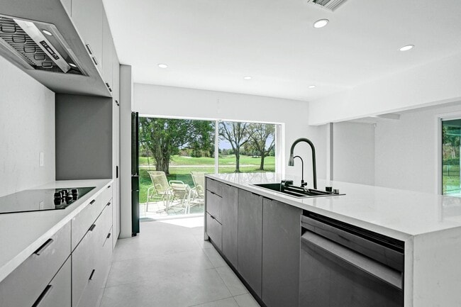 Building Photo - 6700 E Tropical Way