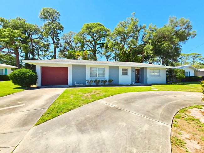 Building Photo - Charming 2 Bed/ 2 Bath Home w/ Garage in Sarasota