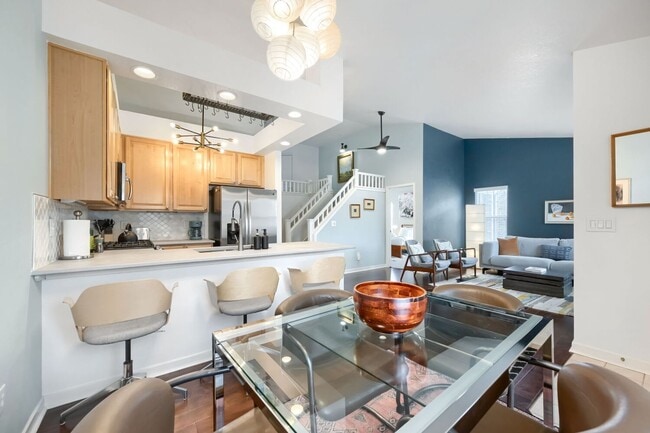 Photo - 2 BDR Gorgeous Updated Townhome with Huge Garden