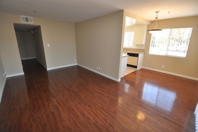 5002 Tujunga Ave Unit 404