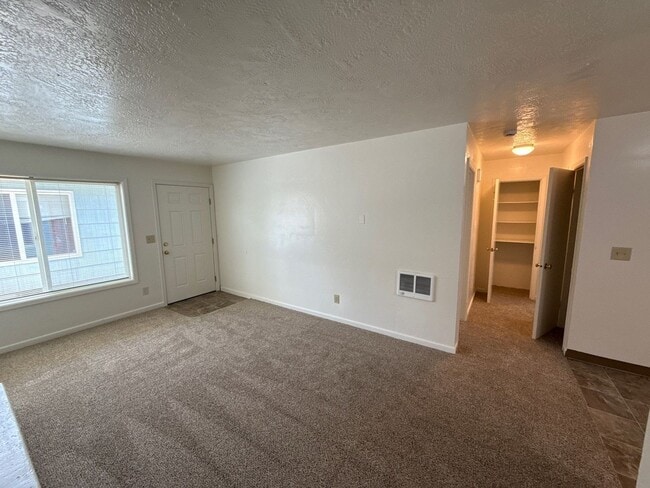 Photo - 2475 Lee St SE