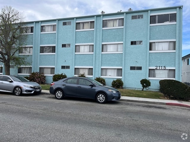 Building Photo - 2115 Mathews Ave Rental