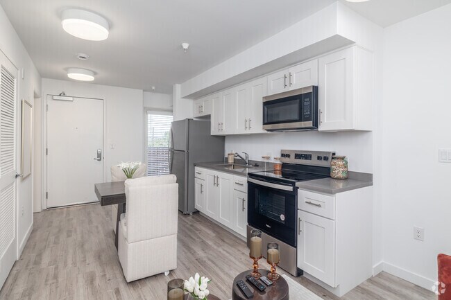 2BR, 2BA - 650SF - Living Room