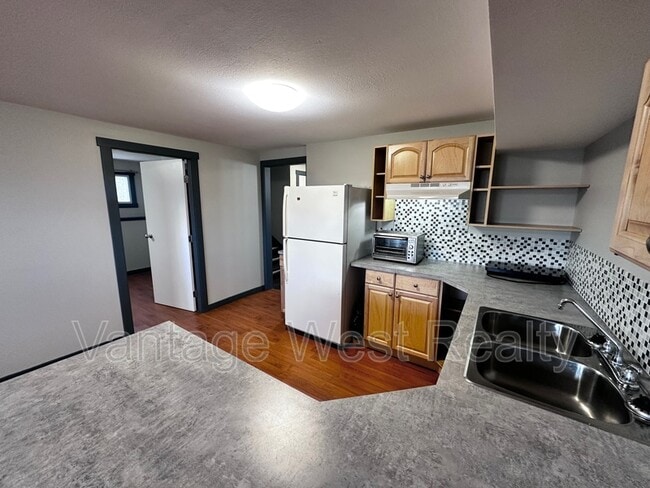 697 Belgo Rd
