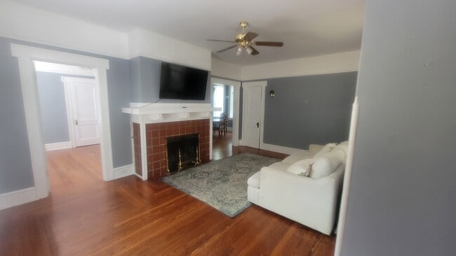 Photo - 148 W 6th St