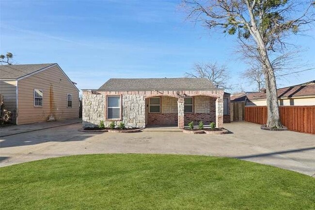 Building Photo - 7115 Parkdale Dr