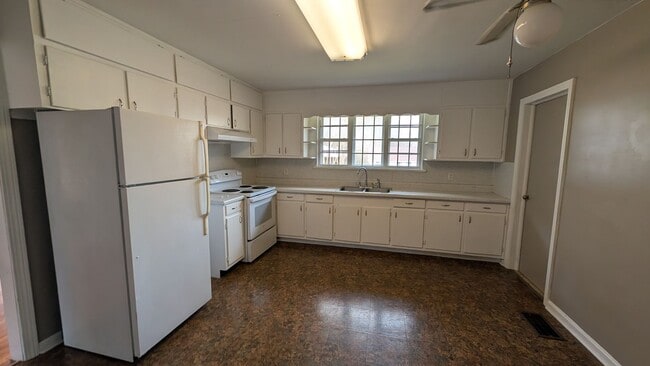 Photo - Cute 2BR House with Large Kitchen, Lots of Natural Light