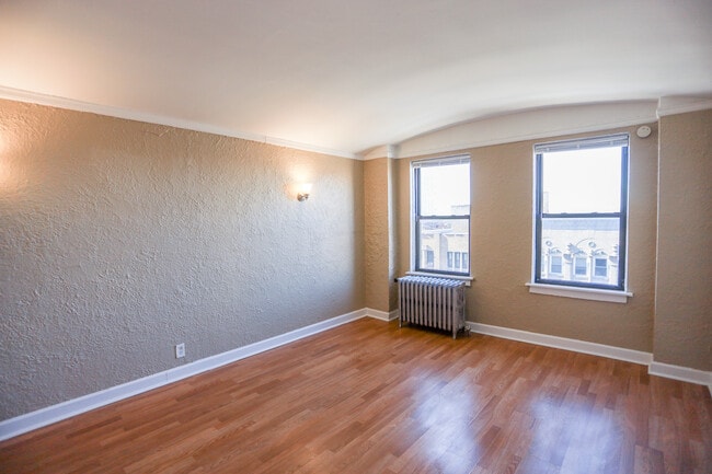 Building Photo - 1110 W Rosemont Ave Unit #602