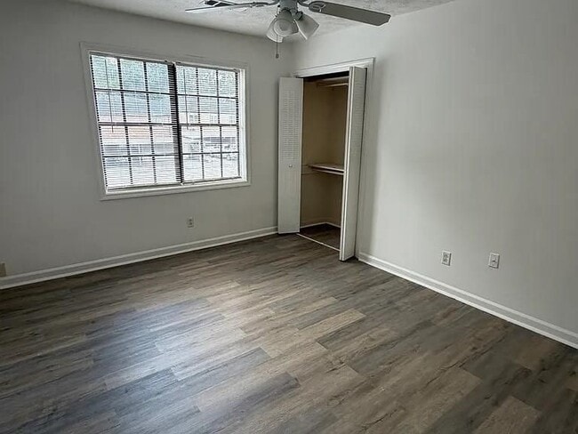 Photo - 300 Winding River Dr