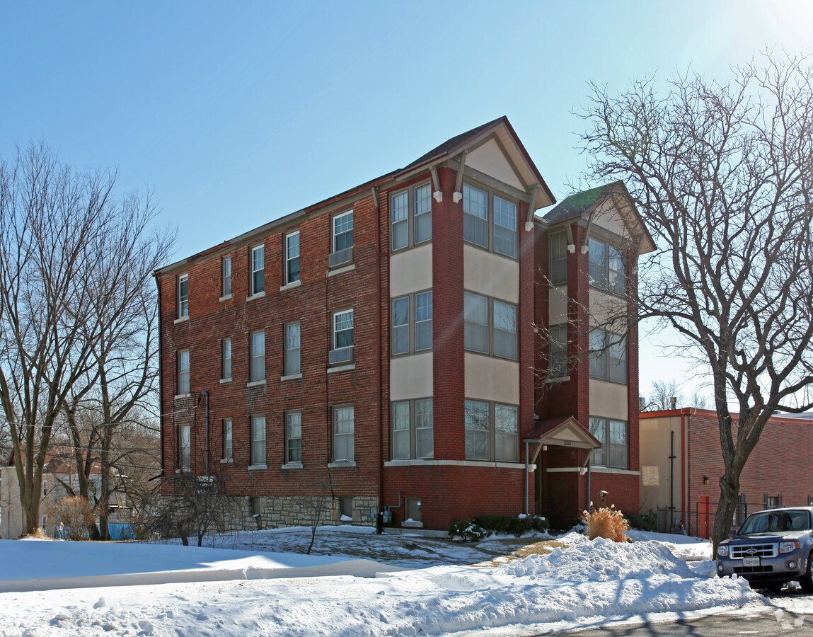 Photo - 3217 Gillham Rd