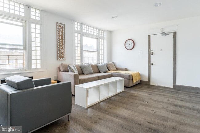 Photo - 3809 Ventnor Ave Unidad 3