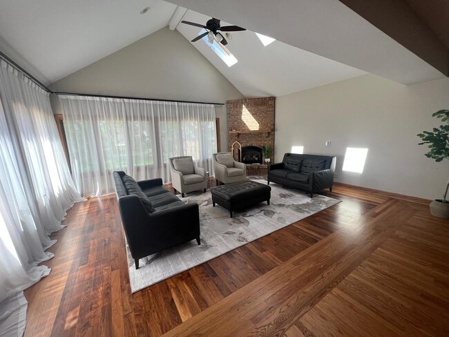 Photo - 2220 Eastview Dr