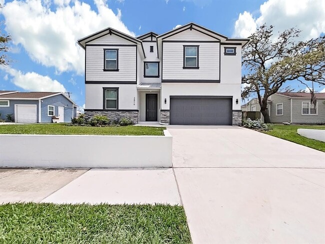 Building Photo - 3816 W North A St