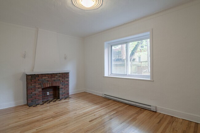 Photo - 4890 Queen Mary Road Unité 2