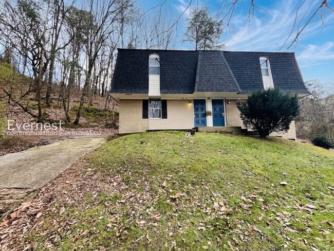 Building Photo - 701 Summit Ave