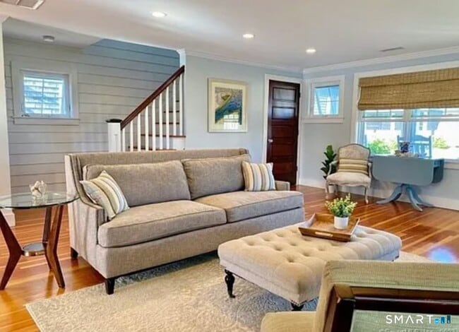 5 Knollwood Dr
