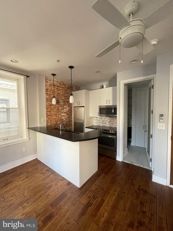 Building Photo - 126 S 16th St Unit 3F Rental