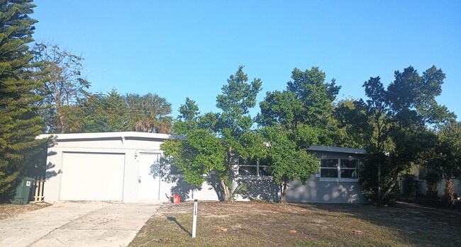 Building Photo - 3 bedroom, 1.5 bath, Garage