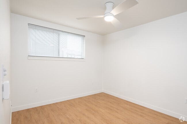1BD, 1BR - 639SF