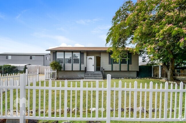 Building Photo - 7345 W 3100 S Rental